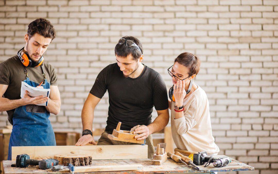 Four Tips for Working With a Carpenter On Custom Carpentry Services